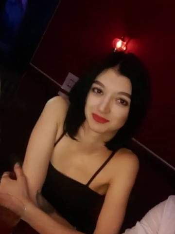 Sladká východní bruneta